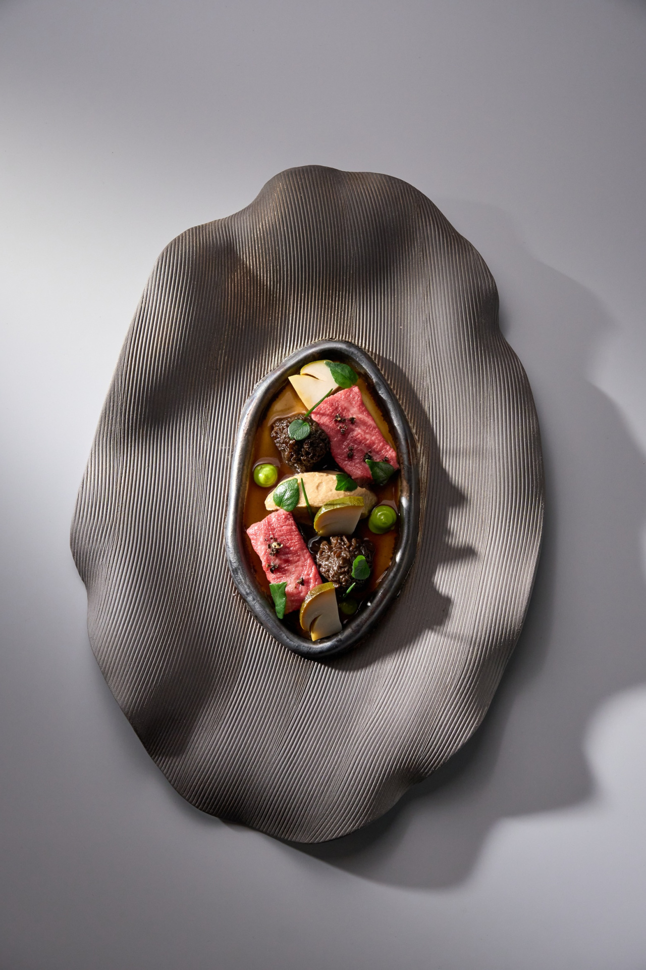 Говядина со сморчками, пюре из лисичек и маринованным боровиком(1).jpg