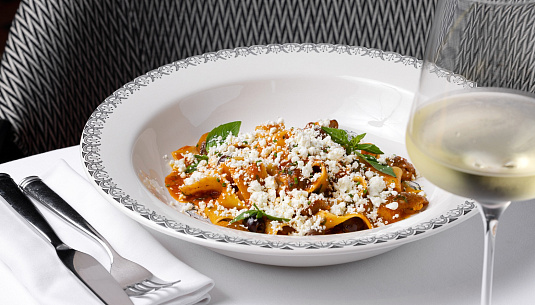 Белые в Москве. 20 ресторанов, где можно их попробовать