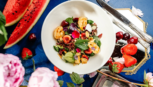 Лето пахнет ягодами. Где в Москве есть черешню, землянику и крыжовник